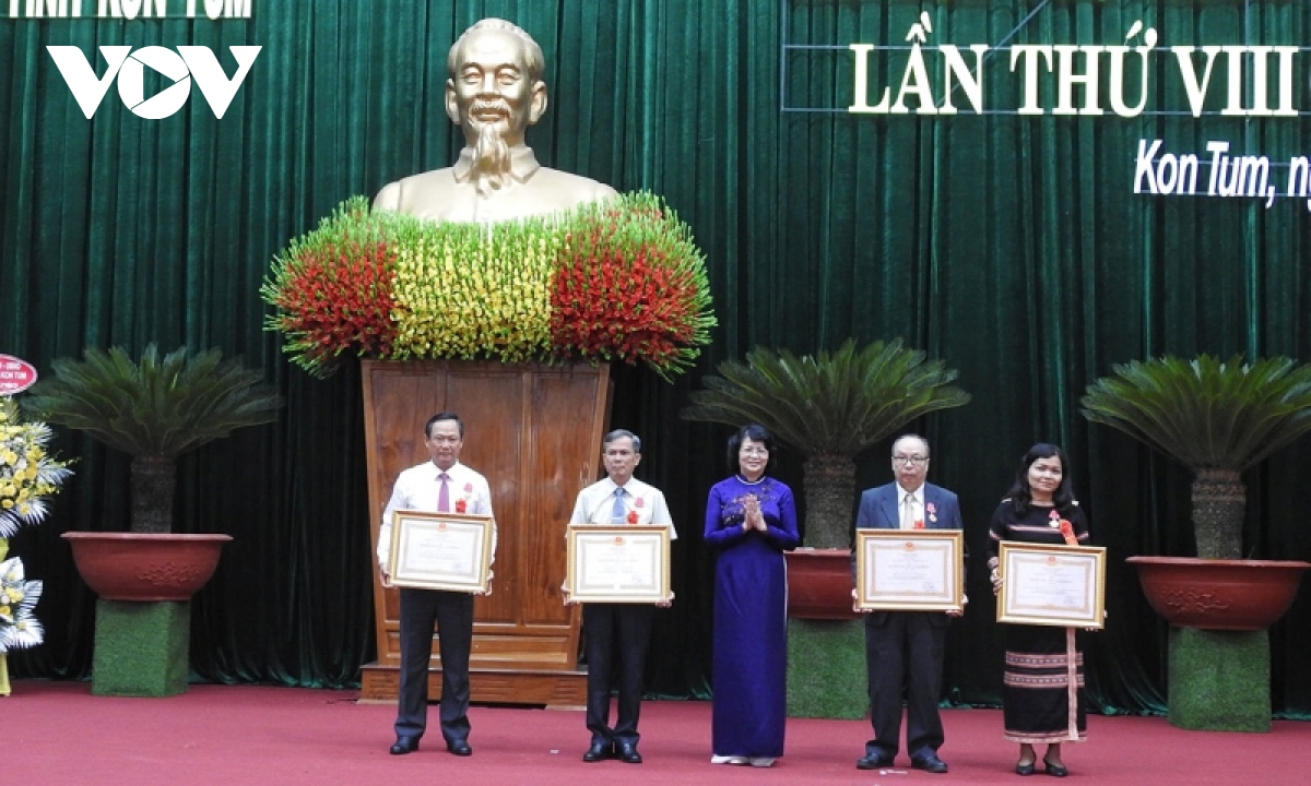 Phó Chủ tịch nước dự Đại hội thi đua yêu nước tỉnh Kon Tum